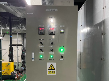 Control panel of the chilled/heated water system